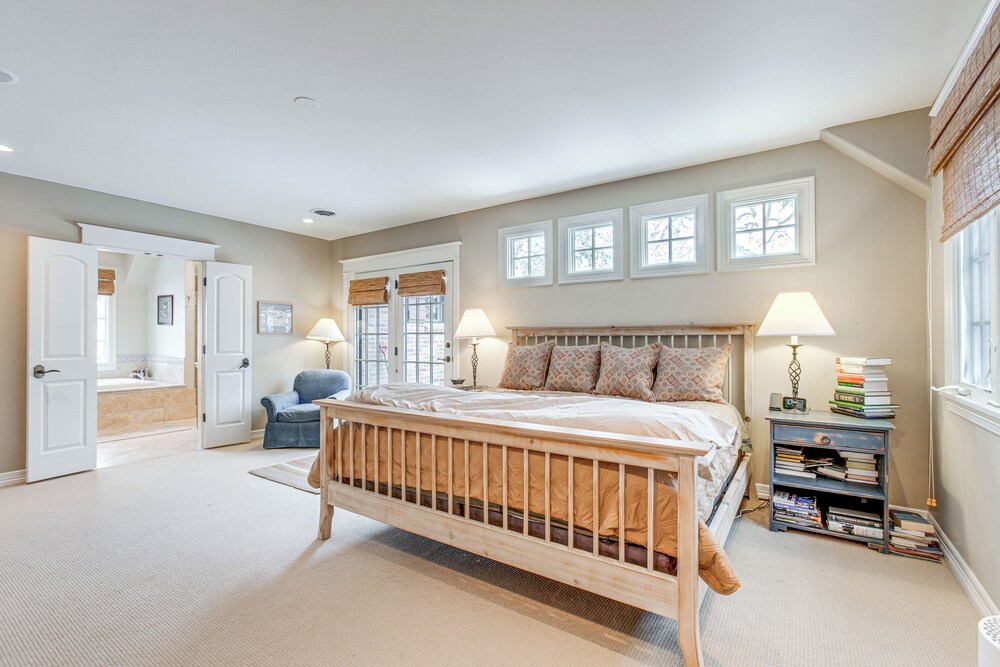 Walk to DU, Dining & Parks: Spacious Denver Home!