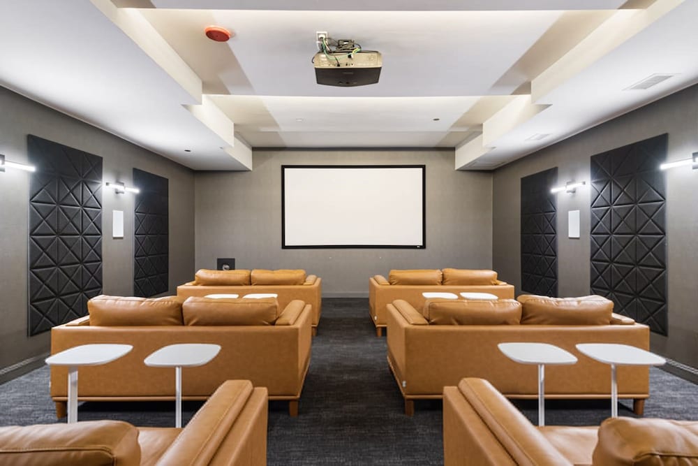 Urban Retreat 2BR Resort Amenities Downtown