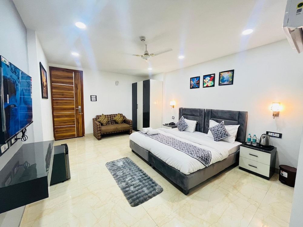 Roomshala 183 Hotel Aroma Chattarpur