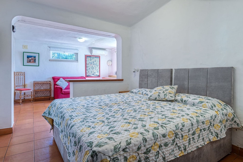 14B Quinta do Paraiso Amazing House Located in t