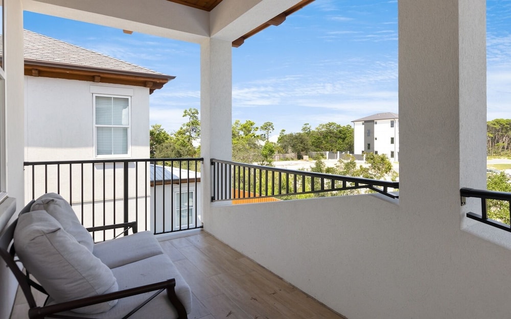 5BR Getaway w/ Private Pool, Golf Cart, 4 Bikes & 30A Convenience!