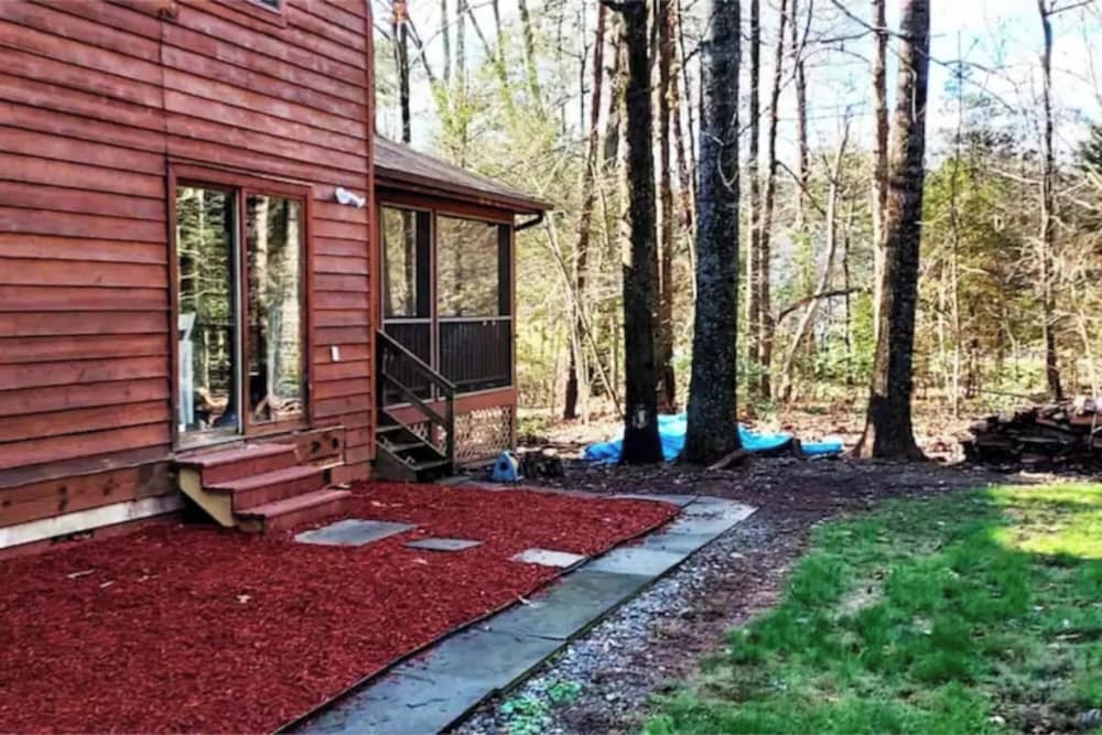 Cozy and Comfy with Lake Access