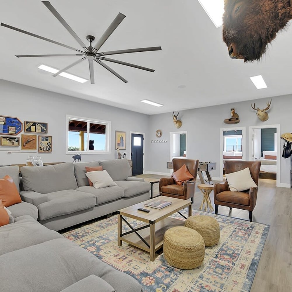Grand Canyon Adventure Base 4BR Home With Games