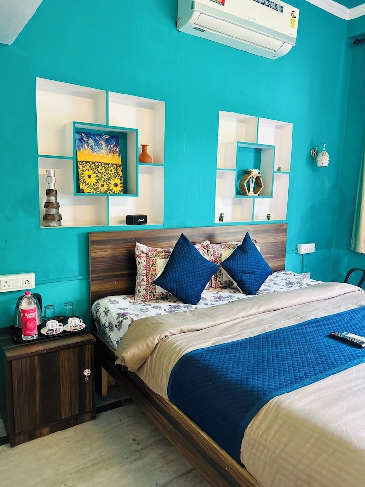 The Pink Chapter Hostel, Jaipur