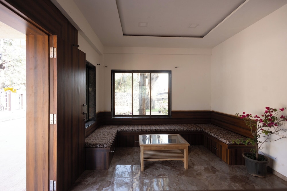 Green Paradise Hotel And Restaurant