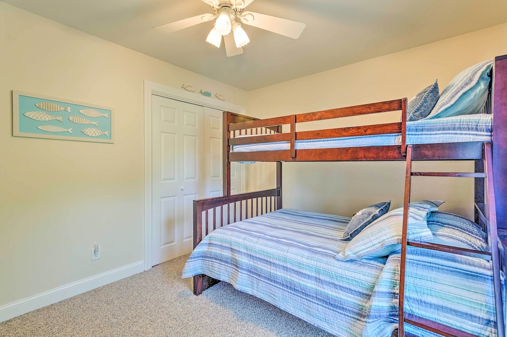 South Kingstown Vacation Rental: 2 Mi to Beach!