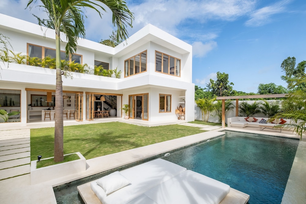 Mr Mrs W Bingin by Alfred in Bali - Brand NEW 3BR Tropical Villa Near Bingin Beach