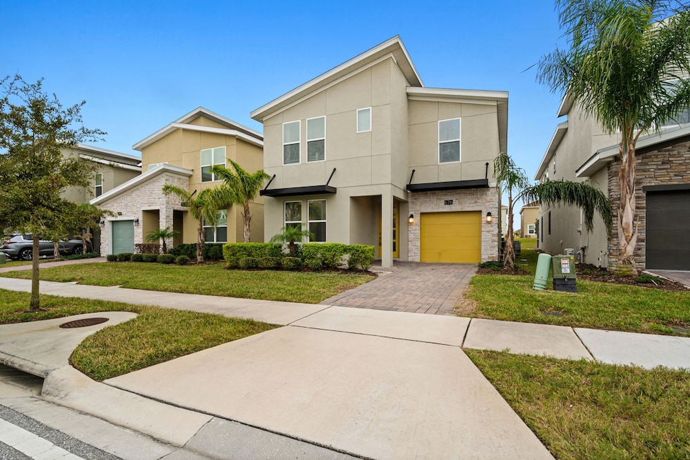 Magical 6BR Retreat With Pool Best Location