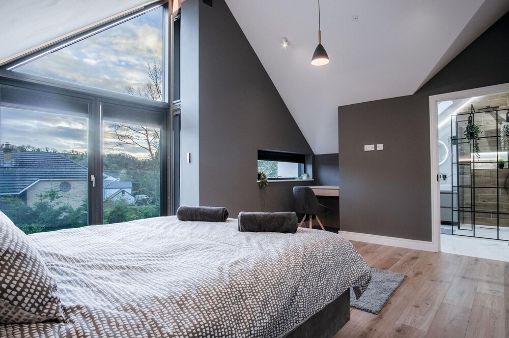 Ty Cyfoes - Luxurious 4 Bedroom - St Florence view 4