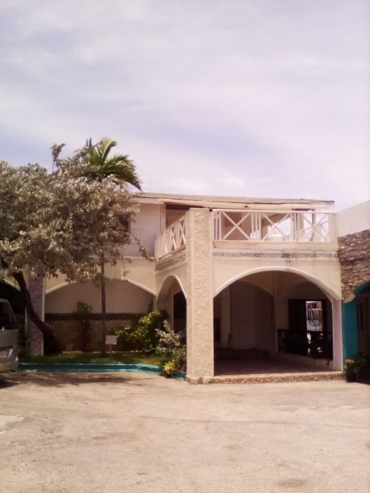 CariBlue Beach Hotel