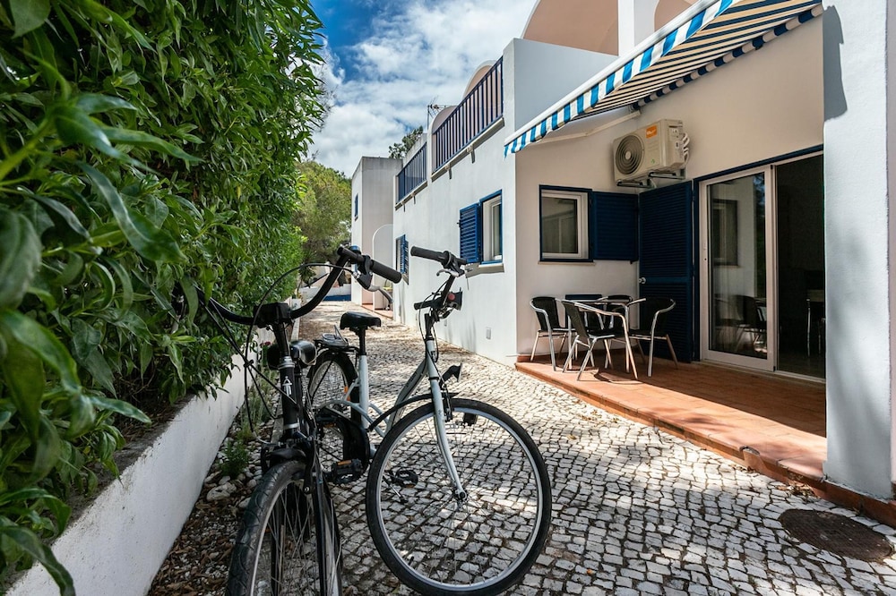 Nice Terrace and Pool Alvor Flat