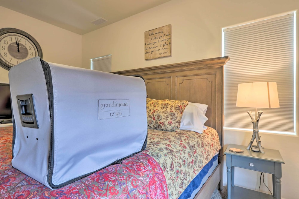 Payson Vacations - Lavish Pine Cabin w/ Hot Tub, Deck  Mountain View - Property Image 5