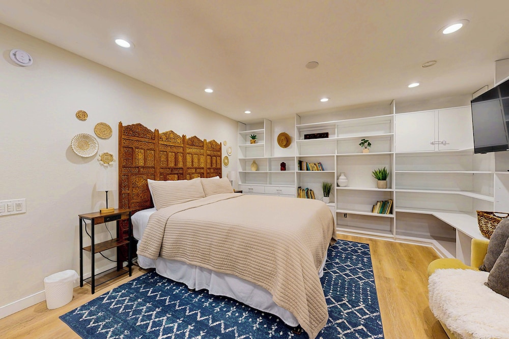 4BR Dog-friendly Home w/ Pool, Spa, Grill & A/C