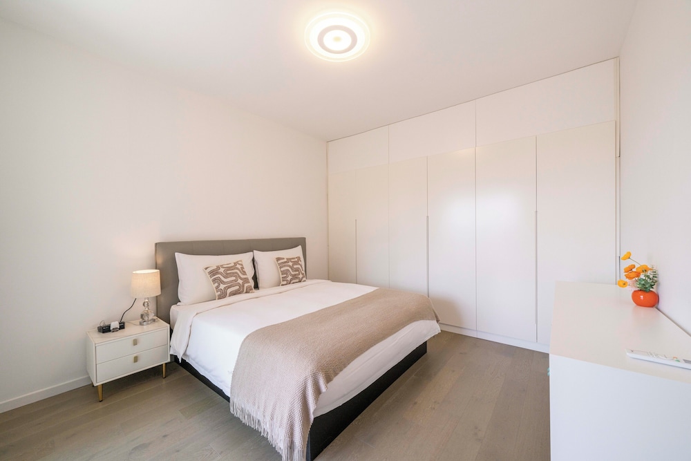 Tyms Elegant 4BR 2BA Apt Xujiahui Malls