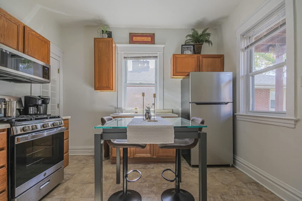 Peaceful One Bedroom Home Near Chicago