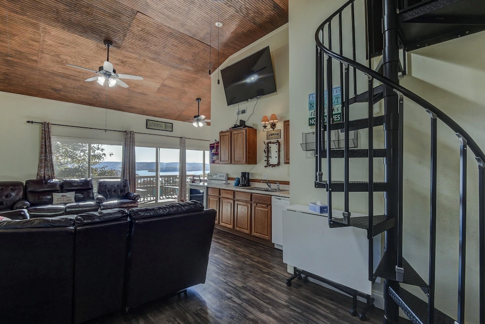 Hoot Owl @ Table Rock Lake - Amazing Lake Views!! - Game Room - Priced TO Rent!! view 3