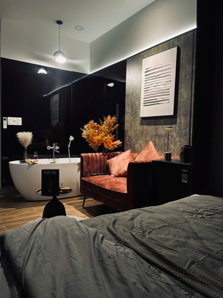 Unite StayCation Nhieu Tu