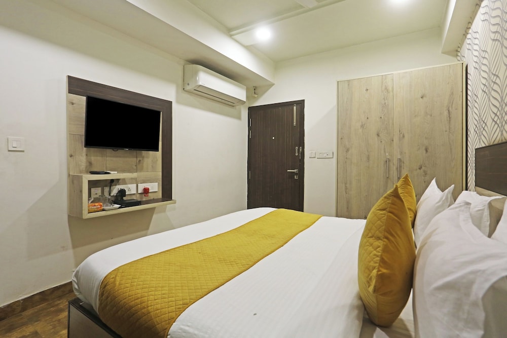 Hotel Aerostar Gold Near Yashobhoomi