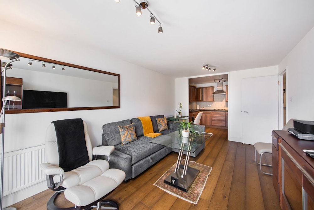Views For Days - Fitzrovia - by Frankie Says