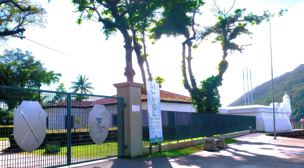 200m da praia c piscina e churrasqueira