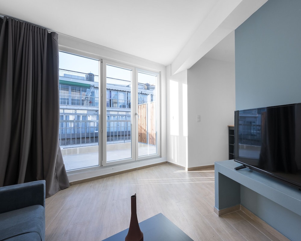 Venus, Nilie Hospitality MGMT