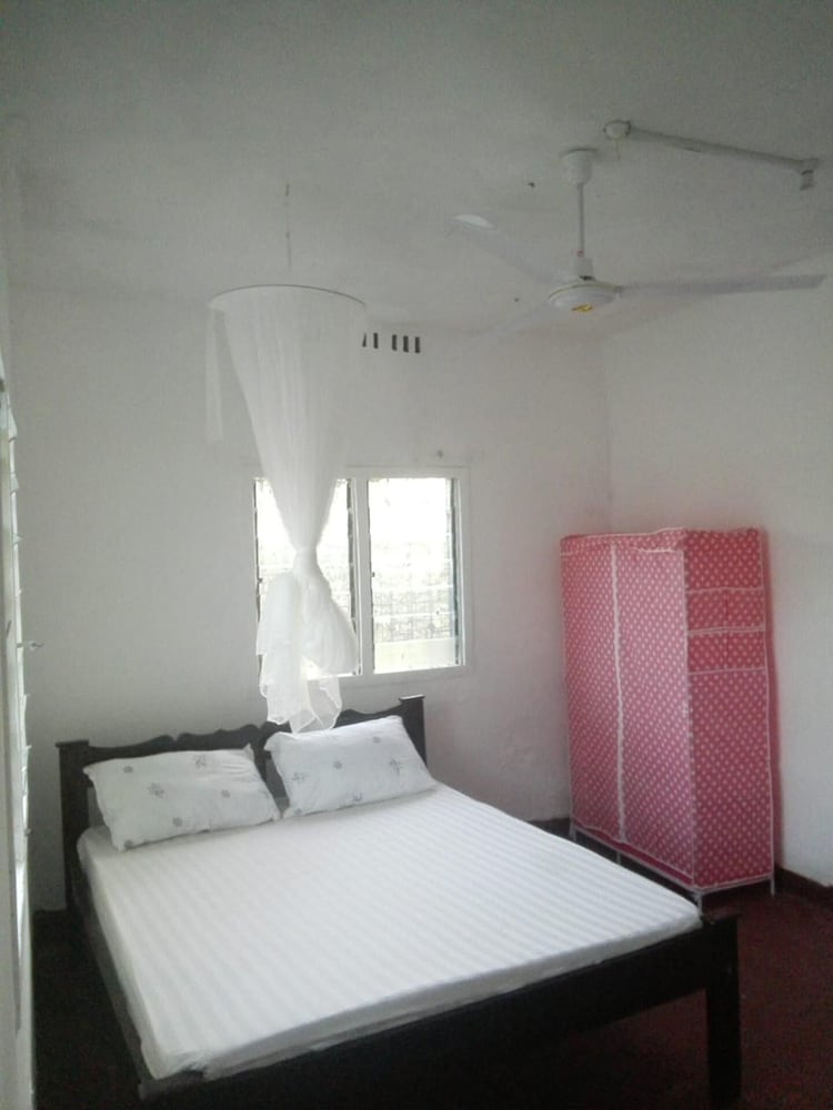 Stunning 2-bed House in Mombasa view 3