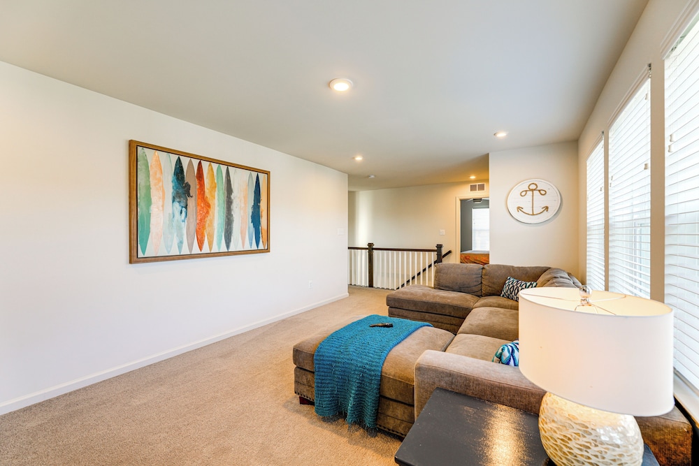 Shuttle to Bethany Beach: Stylish Home w/ Perks!