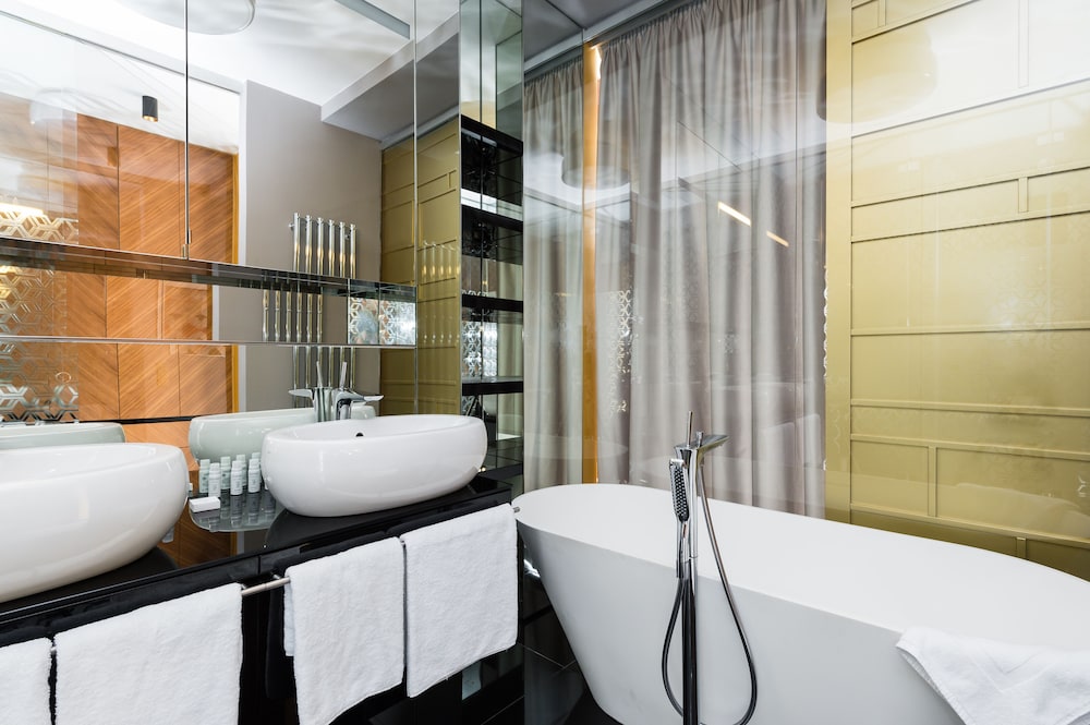 Aquarius Residence by TKC