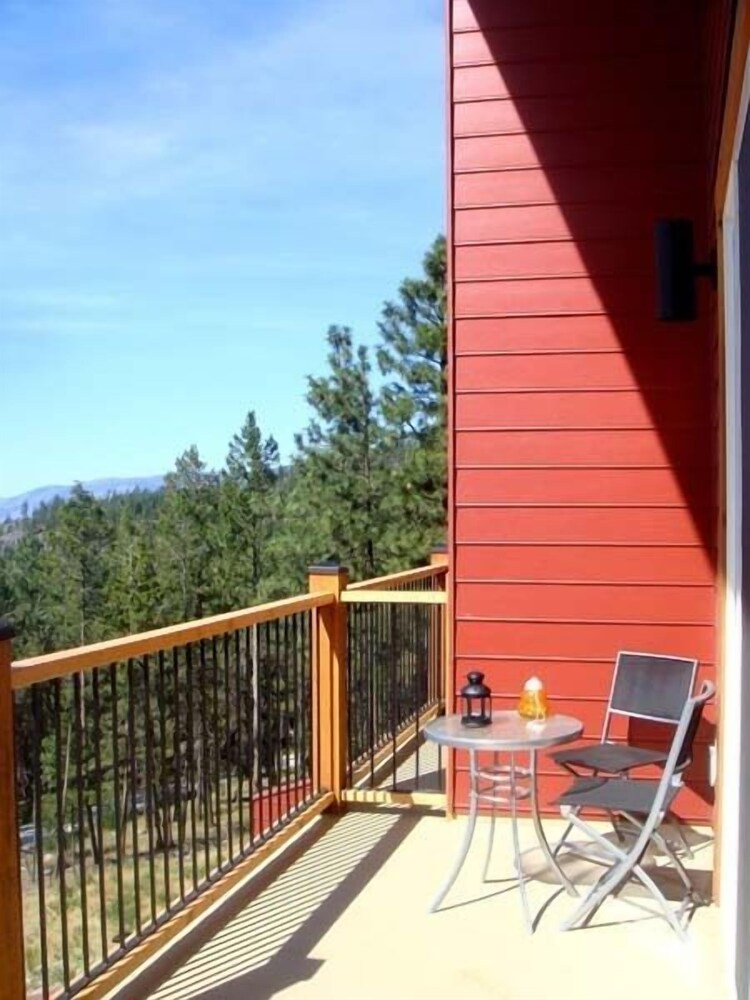 Crooked Tree Guest Suites