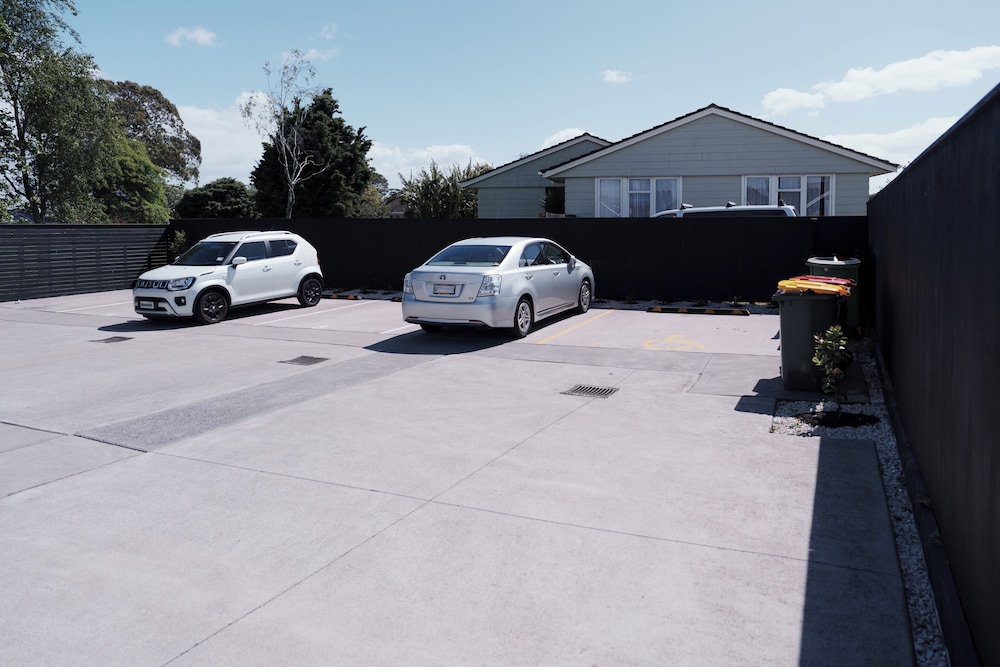 Yates Park Motel