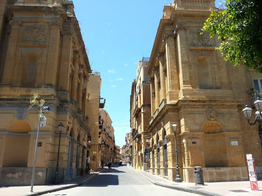 Hotel B&B Monte dei Pegni - Image 1