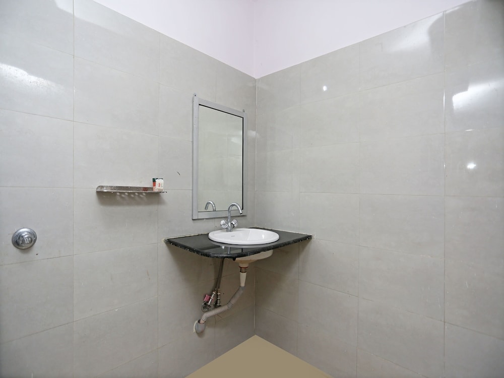 OYO 10994 Hotel Luxury INN - Property Image 10