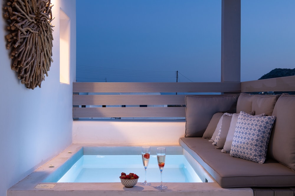 Hosting Moments Flat with Private Mini Pool view 4