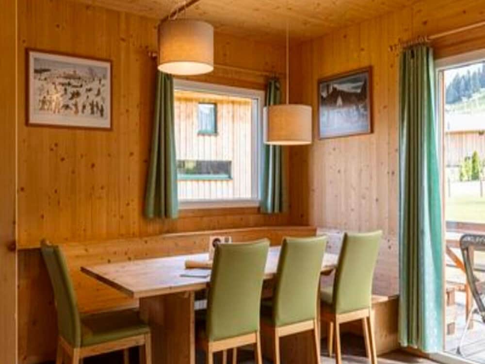 Lavish Chalet in Sankt Georgen With Jacuzzi