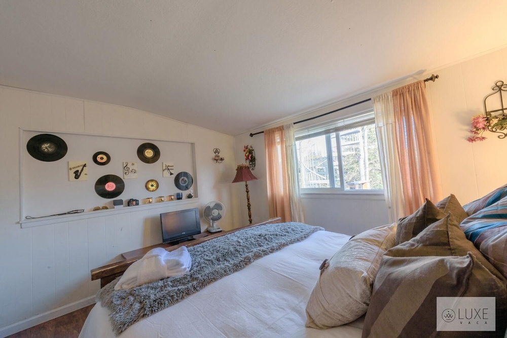 Lake Tahoe Vacations - Mv25: Waterfront Tahoe Keys Home -30 Days Minimum - Property Image 43