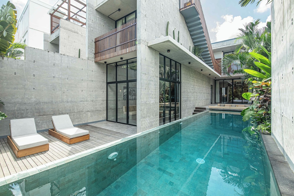 Modern 4 BR Villa Heart of Canggu 8mins to Beach
