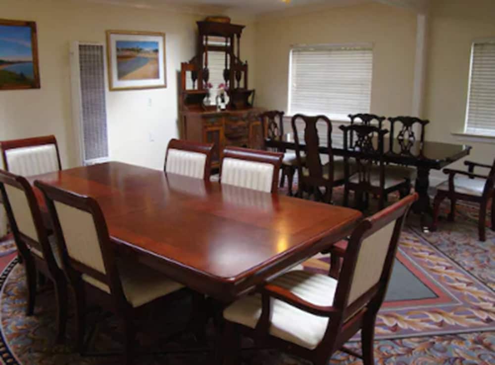 Monarch Cove Inn