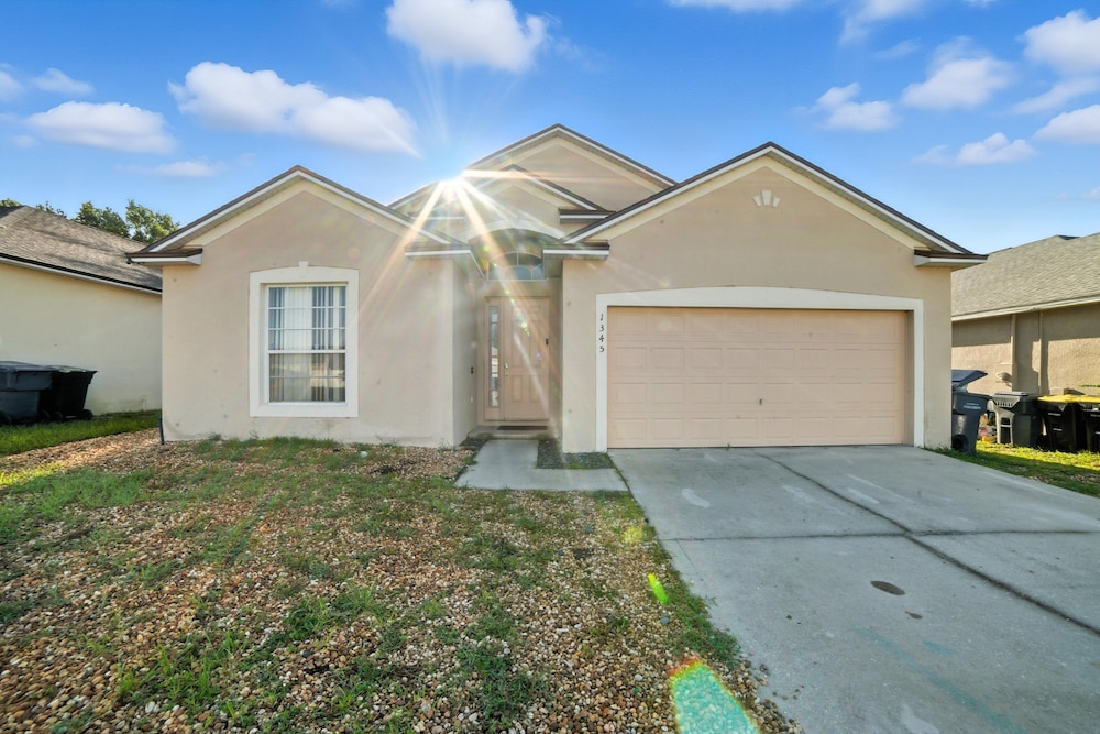 Family Retreat With Private Pool Near Disney! 3 Bedroom Residence