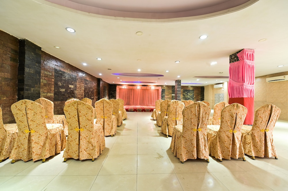 The Byke Grassfield Resort With Outdoor Pool, Shyam Nagar