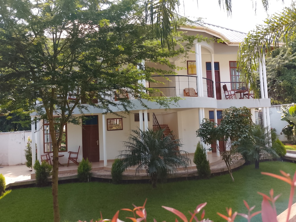 Hellen's Riverside Villas