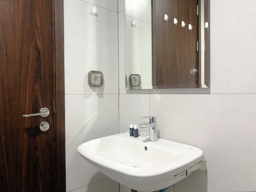 White Toned Studio At Lrt City Bekasi Apartment