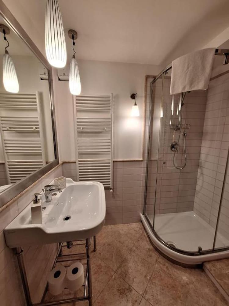 Cozy & Charming Florentine Hideaway