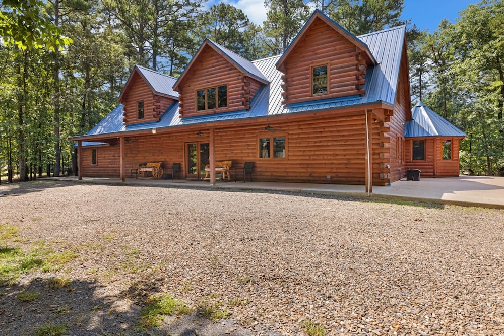 Blue Bass Lodge Pine Getaway With Hot Tub Fire view 4