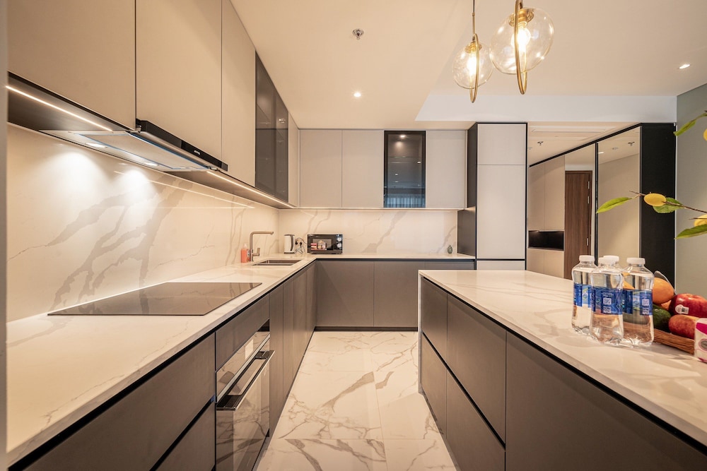 DongDong Apartment The Metropole