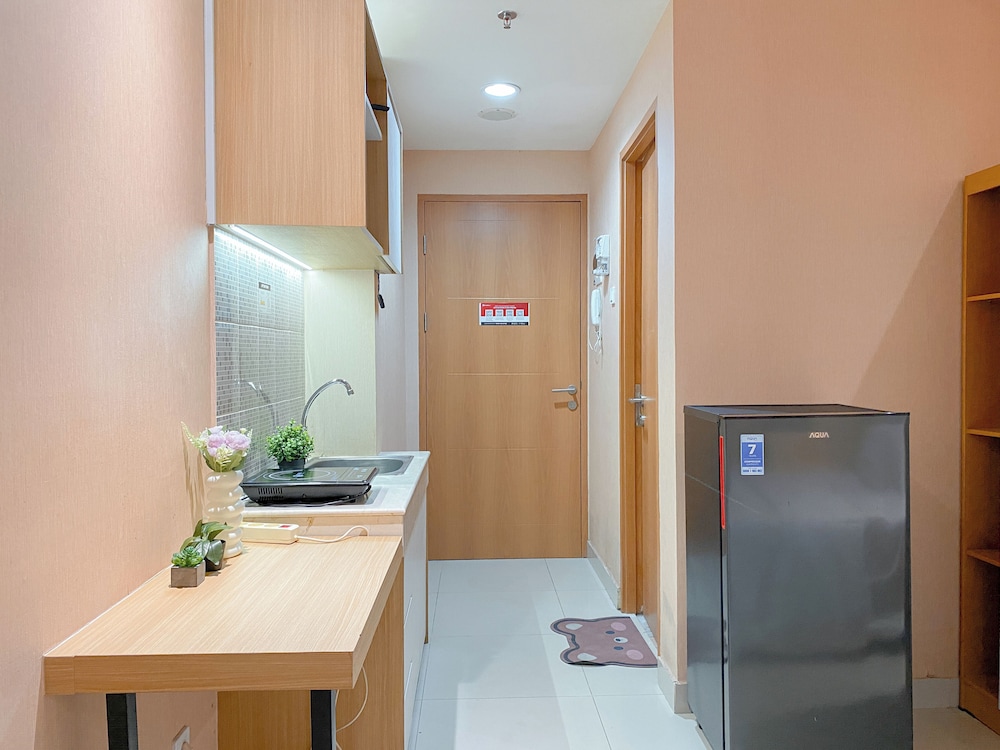 Peach Tone Studio At Evenciio Margonda Apartment