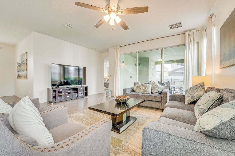 Home Near Theme Parks in Kissimmee: Family Perks!