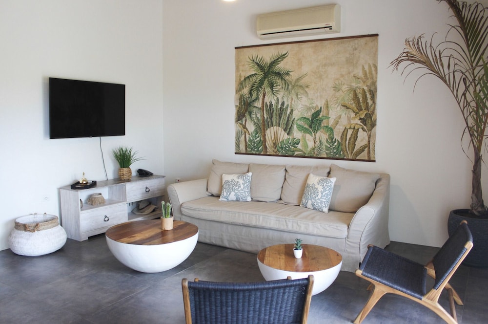 Coco's Beach House view 4