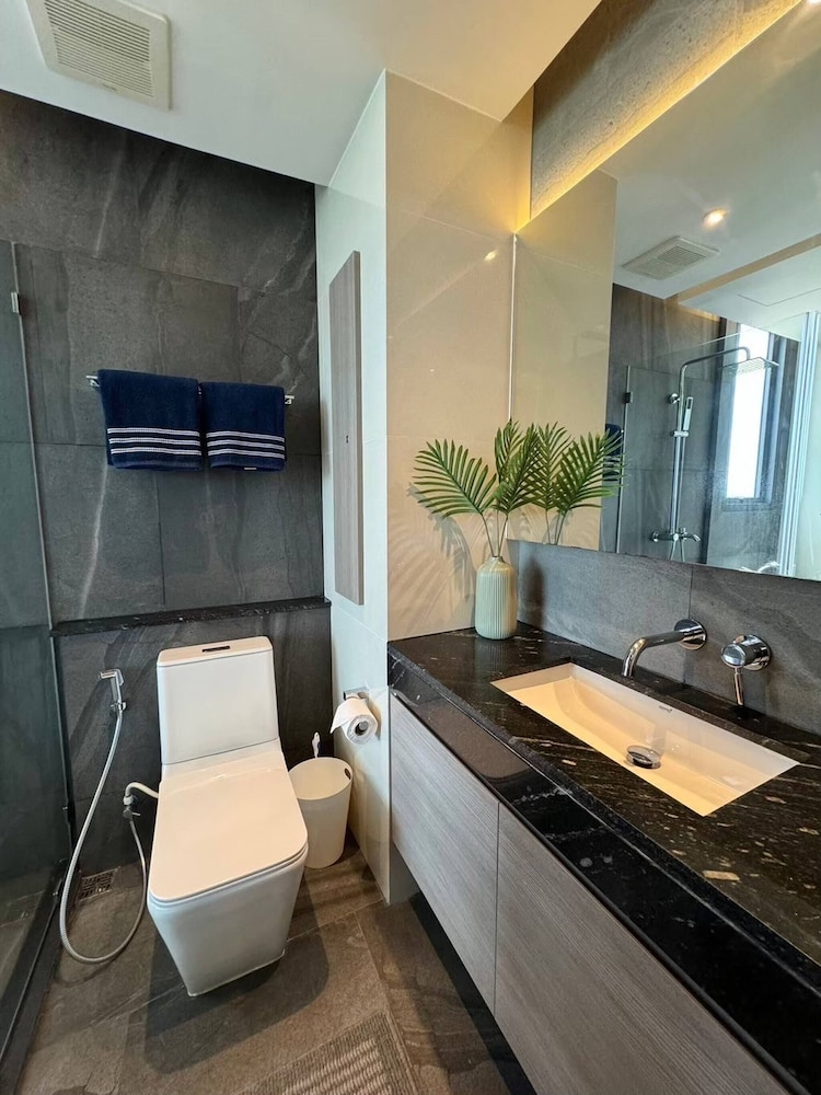 Sea View 2 Bed Room Luxury - Perfect Location