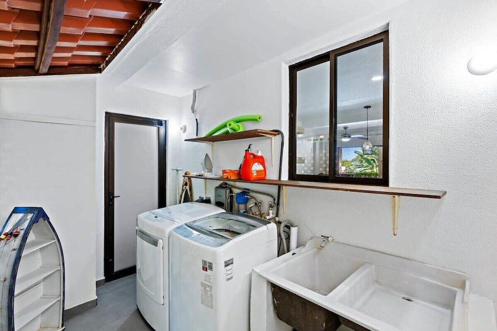 Modern Split-Level 2-Bedroom Condo with Pools, Terrace & Easy Beach Access
