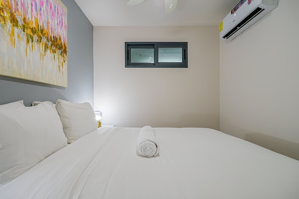 w Comfy 1BR w Perfect Balcony in Casco View